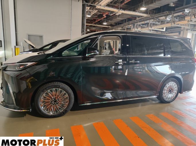 جديدة Lexus LM 350h ثانياً, 2.5 l, 2026 في في الإمارات, رأس الخيمة من Motorplus، اللون أسود. أخرى | AUTO.AE | إعلان #282081