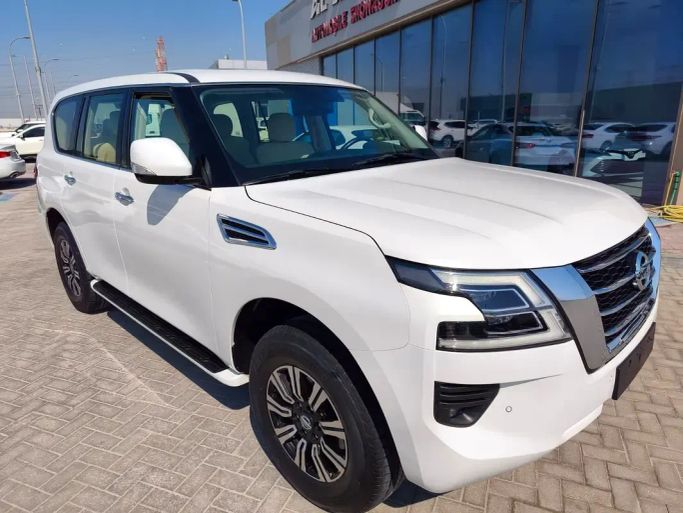 مستعملة Nissan Patrol عملية فيس ليفت VI (Y62) 2, 5.6 l, 2021 في في رأس الخيمة من Al Jamal Automobile Showroom، اللون أبيض. مواصفات الخليج | AUTO.AE