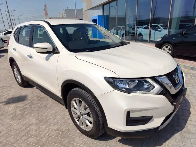Подержанный Nissan X-Trail III Рестайлинг, 2.5 л, 2022 в Рас-эль-Хайме от Al Jamal Automobile Showroom Белый цвет. GCC | AUTO.AE