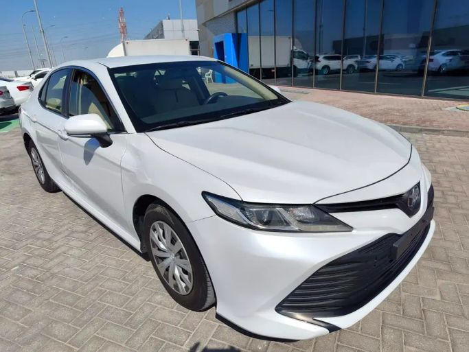 مستعملة Toyota Camry VIII (XV70), 2.5 l, 2019 في في رأس الخيمة من Al Jamal Automobile Showroom، اللون فضي. مواصفات الخليج | AUTO.AE