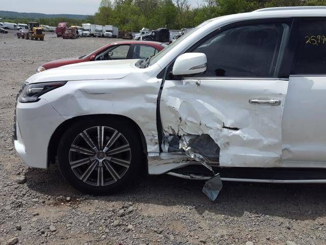 Used Toyota Land Cruiser 200 Series Facelift 2, 5.7 l, 2016 in Ras Al Khaimah, White color. American Specs | AUTO.AE