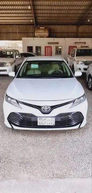 مستعملة Toyota Camry VIII (XV70), 2.5 l, 2020 في في المملكة العربية السعودية, الجبيل من معرض الوفاء الفضي للسيارات، اللون أبيض. مواصفات الخليج | AUTO.AE | إعلان #268636