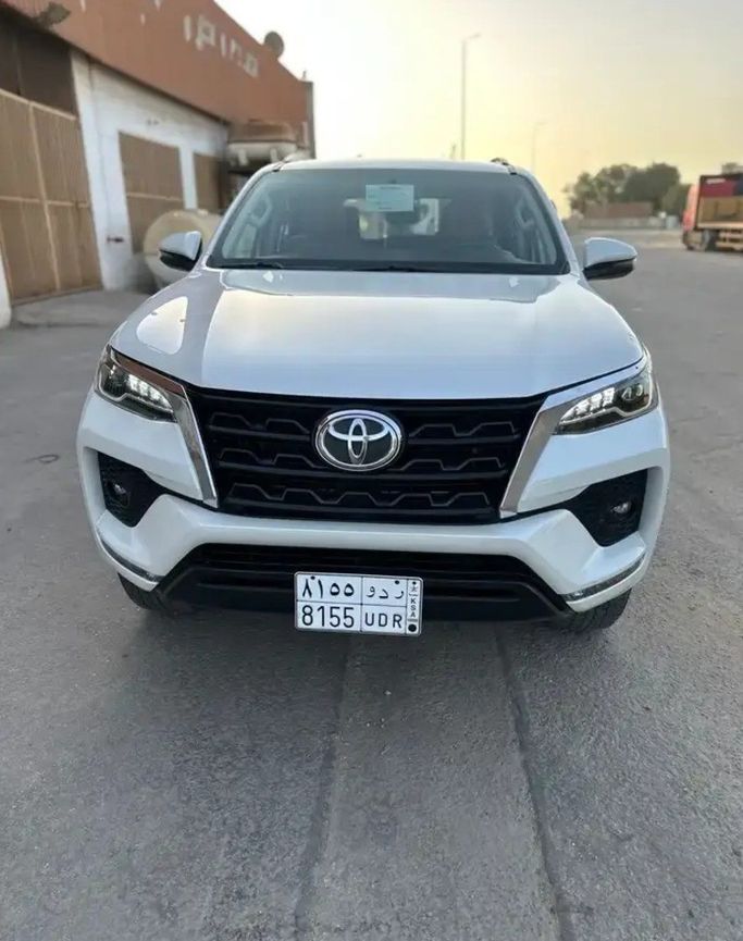 مستعملة Toyota Fortuner فيس ليفت الثاني, 4.0 l, 2023 في في المملكة العربية السعودية, الجبيل من معرض جزيرة العرب للسيارات، اللون أبيض. مواصفات الخليج | AUTO.AE | إعلان #268655