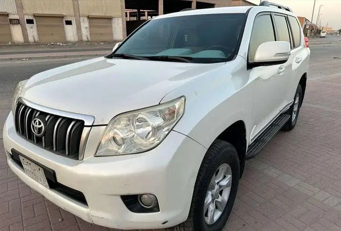 مستعملة Toyota Land Cruiser Prado السلسلة 150, 4.0 l, 2013 في في المملكة العربية السعودية, الجبيل من معرض مشبب للسيارات، اللون أبيض. أخرى | AUTO.AE | إعلان #268644