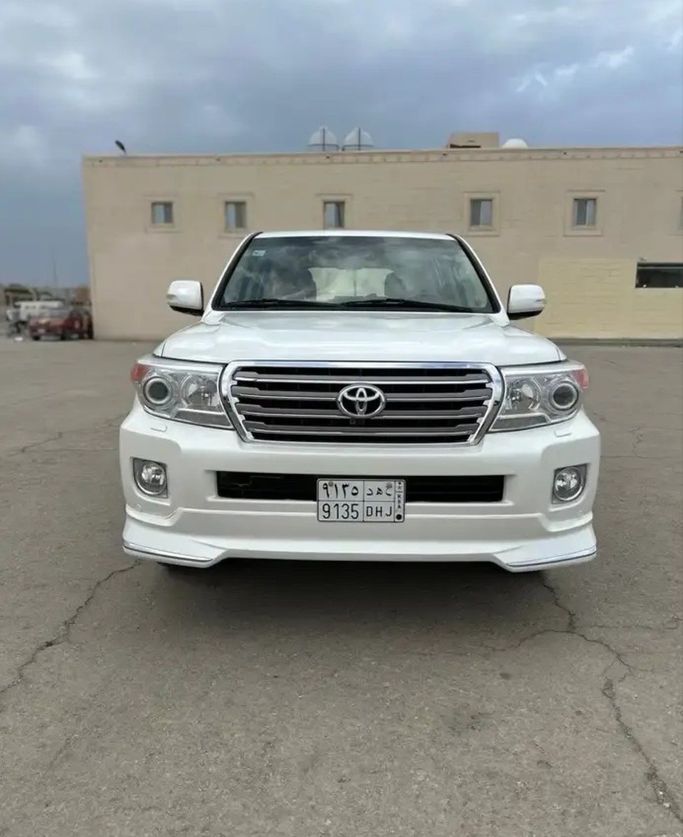 Used Toyota Land Cruiser 200 Series Facelift 1, 4.6 l, 2015 in Saudi Arabia, Al Jubayl by معرض جزيرة العرب للسيارات, White color. GCC Specs | AUTO.AE | Listing #268663