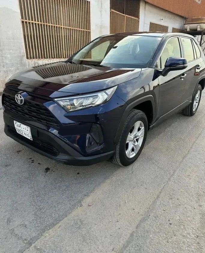 مستعملة Toyota RAV4 V (XA50), 2.5 l, 2021 في في المملكة العربية السعودية, الجبيل من معرض جزيرة العرب للسيارات، اللون أزرق داكن. مواصفات الخليج | AUTO.AE | إعلان #268673