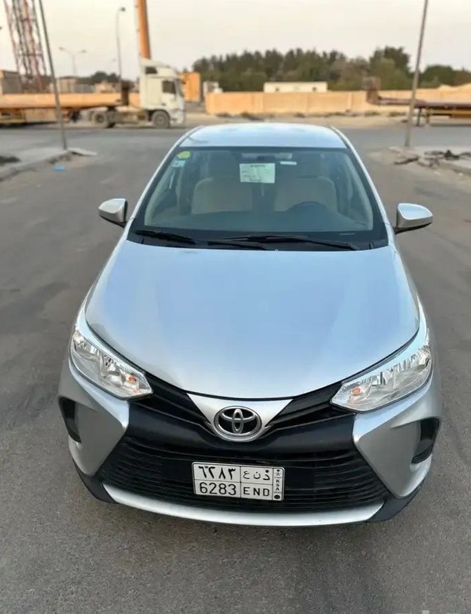 Used Toyota Yaris IV, 1.5 l, 2021 in Saudi Arabia, Al Jubayl by معرض جزيرة العرب للسيارات, Silver color. GCC Specs | AUTO.AE | Listing #268638