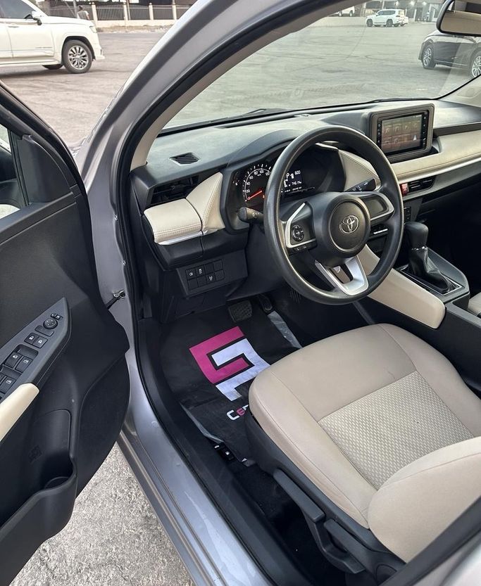 Used Toyota Yaris IV (AC100), 1.3 l, 2024 in Saudi Arabia, Al Jubayl by معرض جزيرة العرب للسيارات, Silver color.  | AUTO.AE | Listing #296384 — photo 19 of 35