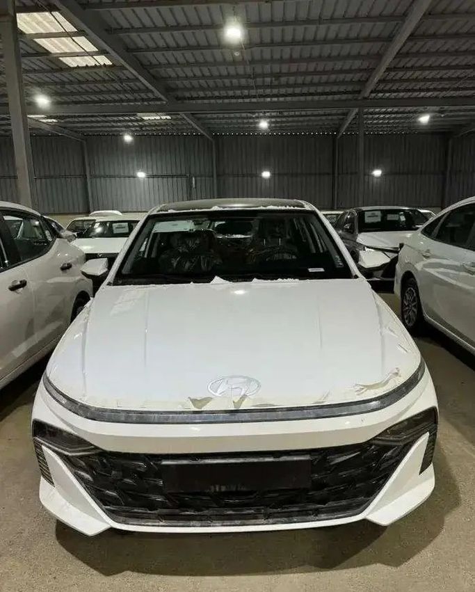 جديدة Hyundai Accent السادس (BN7), 1.5 l, 2026 في في المملكة العربية السعودية, المبرز من معرض رمز الإنجاز للسيارات، اللون أبيض.  | AUTO.AE | إعلان #270533