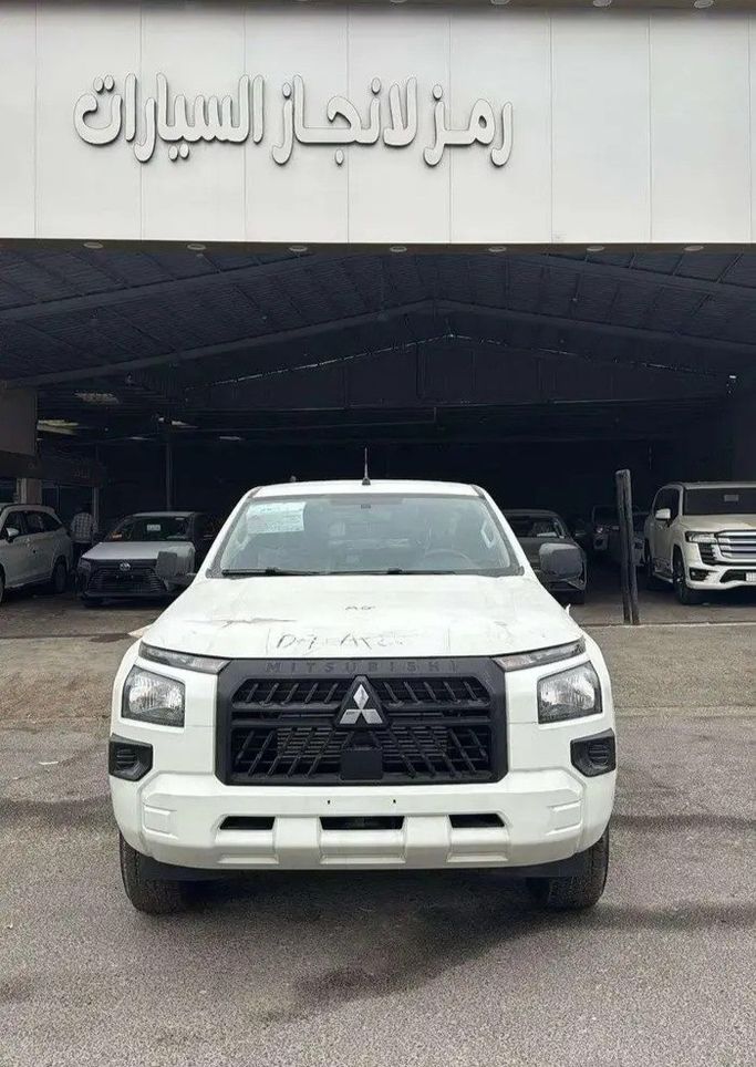 جديدة Mitsubishi L200 فيس ليفت V, 2.4 l, 2025 في في المملكة العربية السعودية, المبرز من معرض رمز الإنجاز للسيارات، اللون أبيض.  | AUTO.AE | إعلان #270515