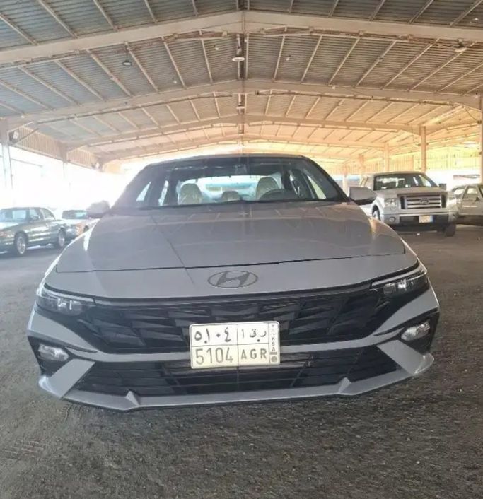 مستعملة Hyundai Elantra عملية فيس ليفت VII (CN7), 1.6 l, 2024 في في المملكة العربية السعودية, القطيف من معارض ال حمزة للسيارات الدمام -القطيف، اللون رمادي.  | AUTO.AE | إعلان #267548