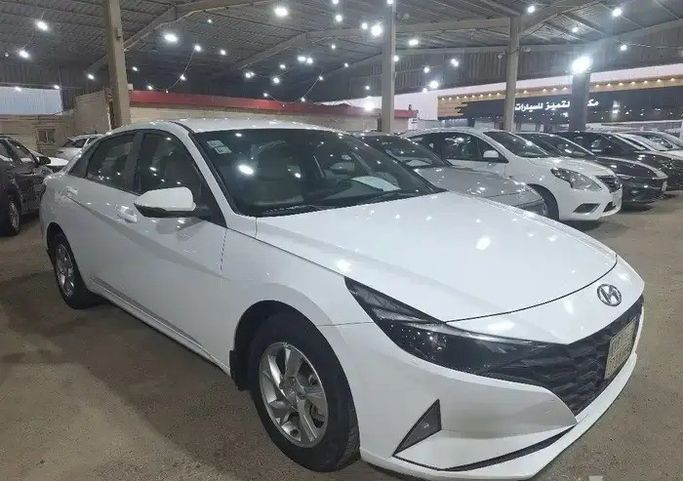 مستعملة Hyundai Elantra VII (CN7), 2.0 l, 2022 في في المملكة العربية السعودية, القطيف من معارض ال حمزة للسيارات الدمام -القطيف، اللون أبيض.  | AUTO.AE | إعلان #277437