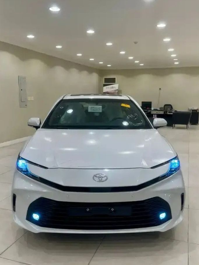 جديدة Toyota Camry التاسع (XV80), 2.5 l, 2026 في في المملكة العربية السعودية, القطيف من معارض ال حمزة للسيارات الدمام -القطيف، اللون أبيض.  | AUTO.AE | إعلان #267493