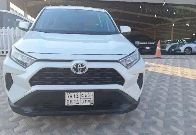Used Toyota RAV4 V (XA50), 2.5 l, 2023 in Saudi Arabia, Al Qaţīf by معارض ال حمزة للسيارات الدمام -القطيف, White color.  | AUTO.AE | Listing #266985