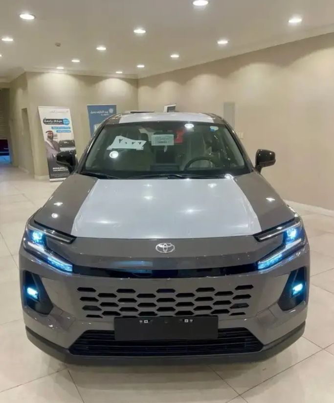 جديدة Toyota RAV4 السادس (XA60), 2.0 l, 2026 في في المملكة العربية السعودية, القطيف من معارض ال حمزة للسيارات الدمام -القطيف، اللون رمادي.  | AUTO.AE | إعلان #267054