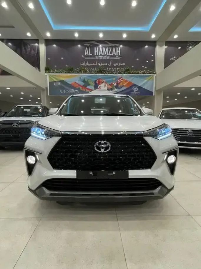 New Toyota Veloz, 1.5 l, 2025 in Saudi Arabia, Al Qaţīf by معارض ال حمزة للسيارات الدمام -القطيف, White color.  | AUTO.AE | Listing #267501