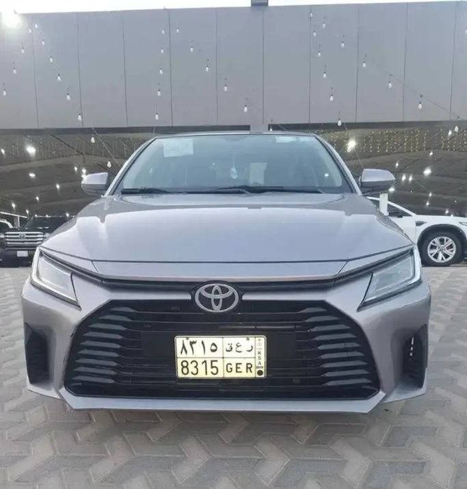 Подержанный Toyota Yaris IV (AC100), 1.2 л, 2024 в Саудовская Аравия, Аль-Катиф от معارض ال حمزة للسيارات الدمام -القطيف Серебристый цвет.  | AUTO.AE | Объявление #266998
