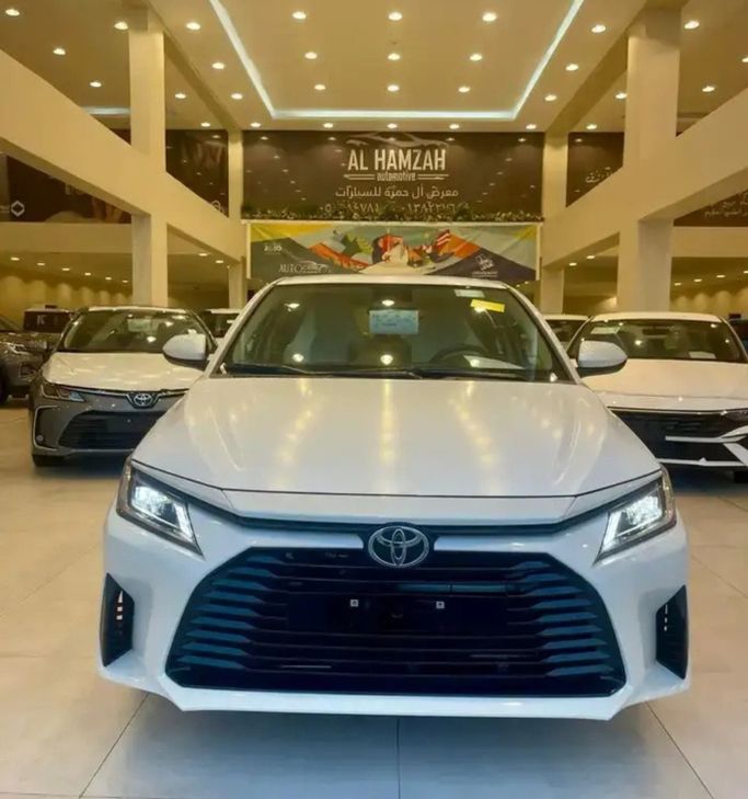 Новый Toyota Yaris IV (AC100), 1.5 л, 2026 в Саудовская Аравия, Аль-Катиф от معارض ال حمزة للسيارات الدمام -القطيف Белый цвет.  | AUTO.AE | Объявление #267504