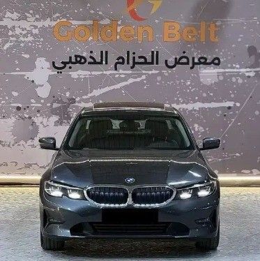 مستعملة BMW 3 Series 320i سابعاً (G2x), 2.0 l, 2022 في في المملكة العربية السعودية, الدمام من معرض الحزام الذهبي للسيارات، اللون رمادي. مواصفات الخليج | AUTO.AE | إعلان #260358