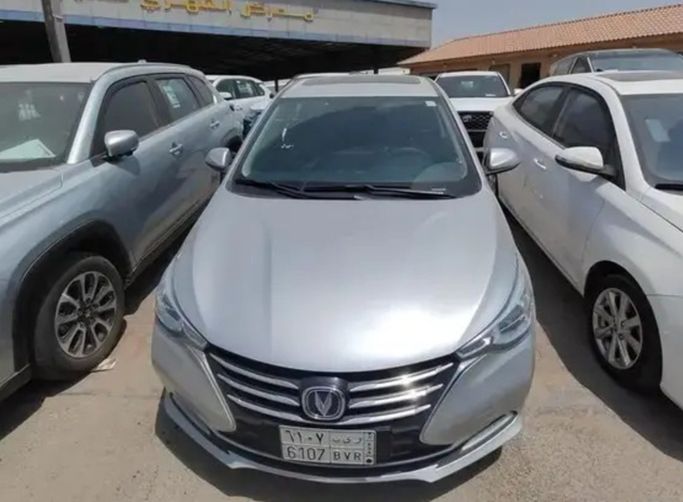 جديدة Changan Alsvin, 1.5 l, 2025 في في المملكة العربية السعودية, الدمام من معرض أبو سيف الشهري للسيارات، اللون فضي.  | AUTO.AE | إعلان #264632
