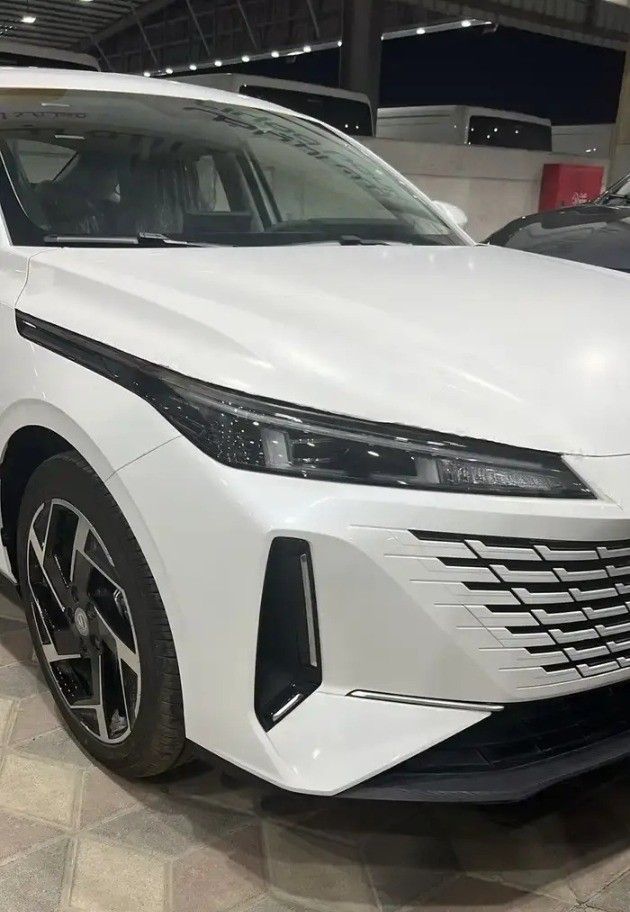 جديدة Changan Eado Plus, 1.4 l, 2026 في في المملكة العربية السعودية, الدمام من معرض مجموعة الفجر الجديد للسيارات، اللون أبيض.  | AUTO.AE | إعلان #259015
