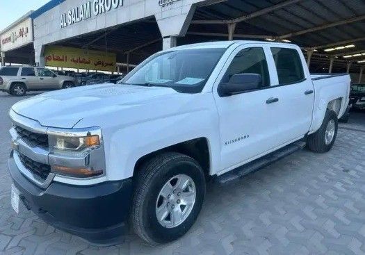 مستعملة Chevrolet Silverado عملية فيس ليفت III (K2XX), 4.3 l, 2018 في في المملكة العربية السعودية, الدمام من معرض مجموعة السلام Al-salam gulf، اللون أبيض. مواصفات الخليج | AUTO.AE | إعلان #259188