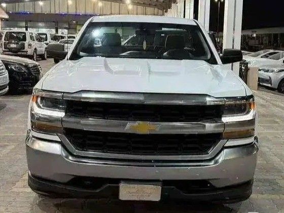 Used Chevrolet Silverado III (K2XX) Facelift, 5.3 l, 2018 in Saudi Arabia, Dammam by معرض الخشيبان للسيارات, White color. GCC Specs | AUTO.AE | Listing #260290
