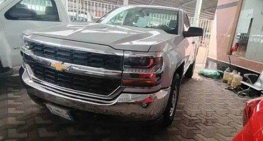 مستعملة Chevrolet Silverado عملية فيس ليفت III (K2XX), 5.3 l, 2017 في في المملكة العربية السعودية, الدمام من معرض ركن الصفا للسيارات، اللون رمادي.  | AUTO.AE | إعلان #262163