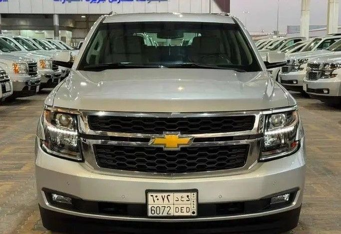 Used Chevrolet Tahoe IV (K2XX), 5.3 l, 2019 in Saudi Arabia, Dammam by معرض الخشيبان للسيارات, Silver color. GCC Specs | AUTO.AE | Listing #260252