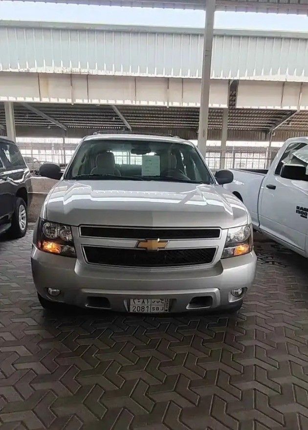 Used Chevrolet Tahoe III (GMT900), 6.2 l, 2013 in Saudi Arabia, Dammam by معرض ركن الصفا للسيارات, Silver color.  | AUTO.AE | Listing #262101