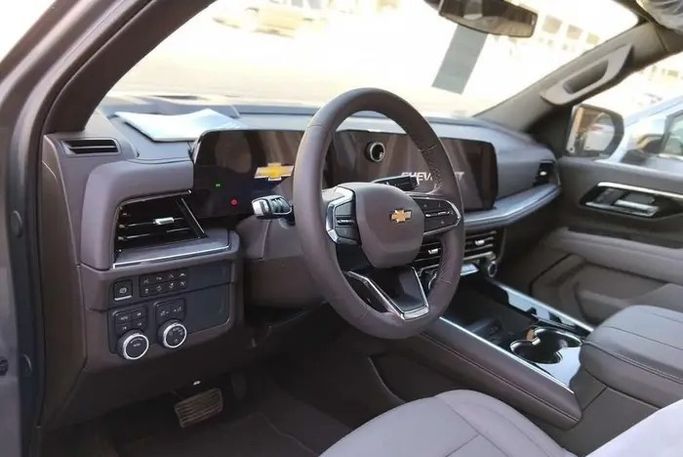 Новый Chevrolet Tahoe V Рестайлинг, 5.3 л, 2025 в Саудовская Аравия, Даммам от معرض مركبة العز Черный цвет.  | AUTO.AE | Объявление #295925 — фото 4 из 8