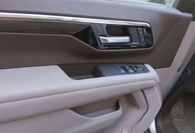 Новый Chevrolet Tahoe V Рестайлинг, 5.3 л, 2025 в Саудовская Аравия, Даммам от معرض مركبة العز Черный цвет.  | AUTO.AE | Объявление #295925 — фото 7 из 8
