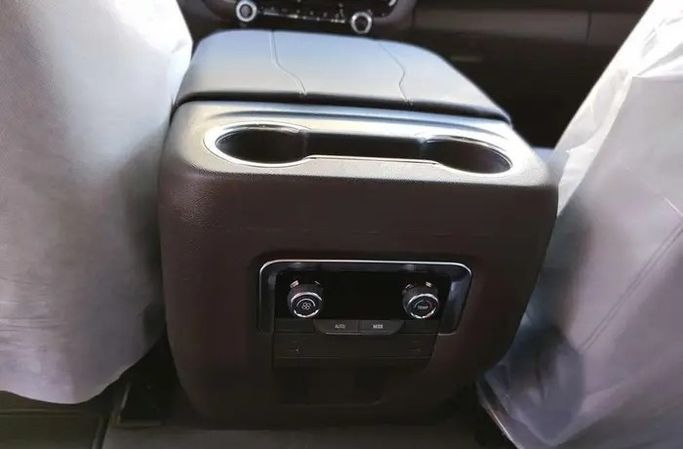 Новый Chevrolet Tahoe V Рестайлинг, 5.3 л, 2025 в Саудовская Аравия, Даммам от معرض مركبة العز Черный цвет.  | AUTO.AE | Объявление #295925 — фото 8 из 8
