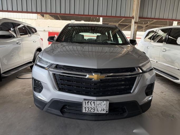 Подержанный Chevrolet Traverse II Рестайлинг, 3.6 л, 2022 в Саудовская Аравия, Даммам от معرض فخر الشرق للسيارات Серебристый цвет.  | AUTO.AE | Объявление #263872