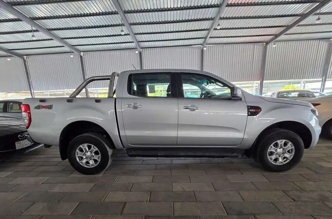 Подержанный Ford Ranger T6 Рестайлинг 2, 2.0 л, 2022 в Саудовская Аравия, Даммам от معرض اسطول الدرة للسيارات Серебристый цвет.  | AUTO.AE | Объявление #296036 — фото 4 из 15