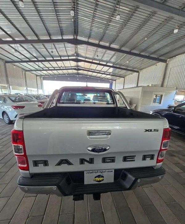 Подержанный Ford Ranger T6 Рестайлинг 2, 2.0 л, 2022 в Саудовская Аравия, Даммам от معرض اسطول الدرة للسيارات Серебристый цвет.  | AUTO.AE | Объявление #296036 — фото 7 из 15