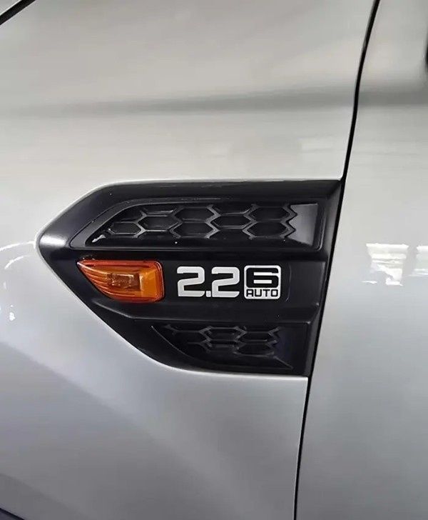 Подержанный Ford Ranger T6 Рестайлинг 2, 2.0 л, 2022 в Саудовская Аравия, Даммам от معرض اسطول الدرة للسيارات Серебристый цвет.  | AUTO.AE | Объявление #296036 — фото 9 из 15