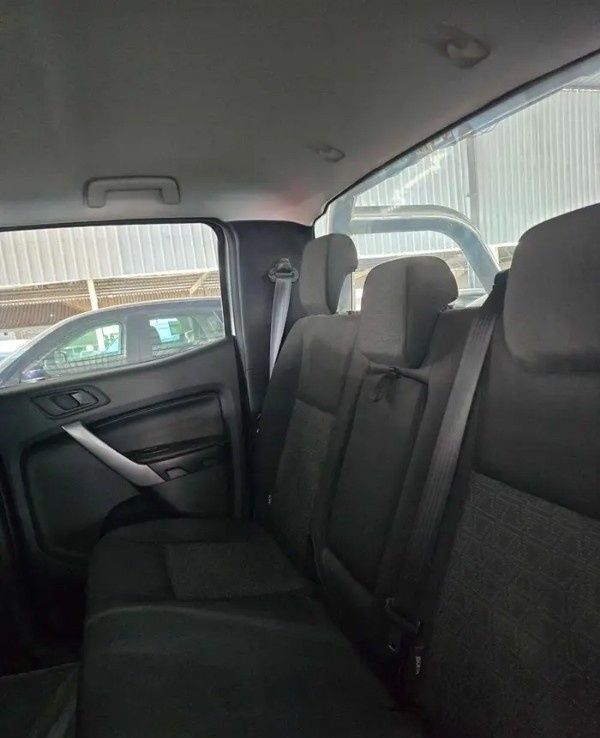 Подержанный Ford Ranger T6 Рестайлинг 2, 2.0 л, 2022 в Саудовская Аравия, Даммам от معرض اسطول الدرة للسيارات Серебристый цвет.  | AUTO.AE | Объявление #296036 — фото 10 из 15