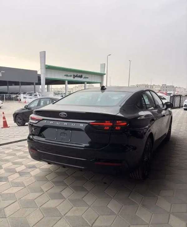 جديدة Ford Taurus VIII: عملية تجميل الوجه، 2.0 لتر، 2026 في المملكة العربية السعودية، الدمام من معرض ون كارز للسيارات One Cars، اللون أسود.  | AUTO.AE | إعلان #295246 — صورة 4 من 11