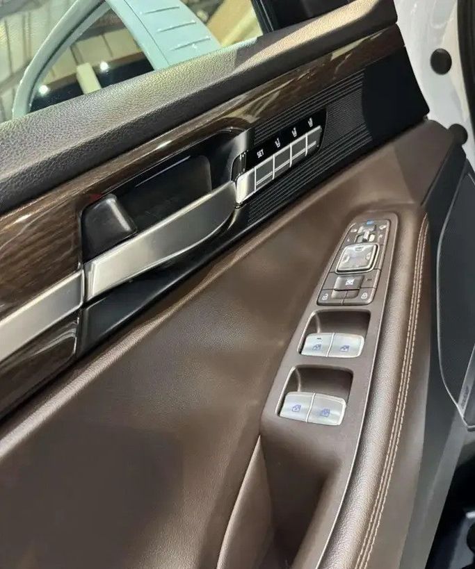 Used Genesis G90 I, 3.3 l, 2017 in Saudi Arabia, Dammam by معرض الخشيبان للسيارات, White color.  | AUTO.AE | Listing #295379 — photo 11 of 20