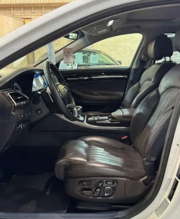 Used Genesis G90 I, 3.3 l, 2017 in Saudi Arabia, Dammam by معرض الخشيبان للسيارات, White color.  | AUTO.AE | Listing #295379 — photo 12 of 20