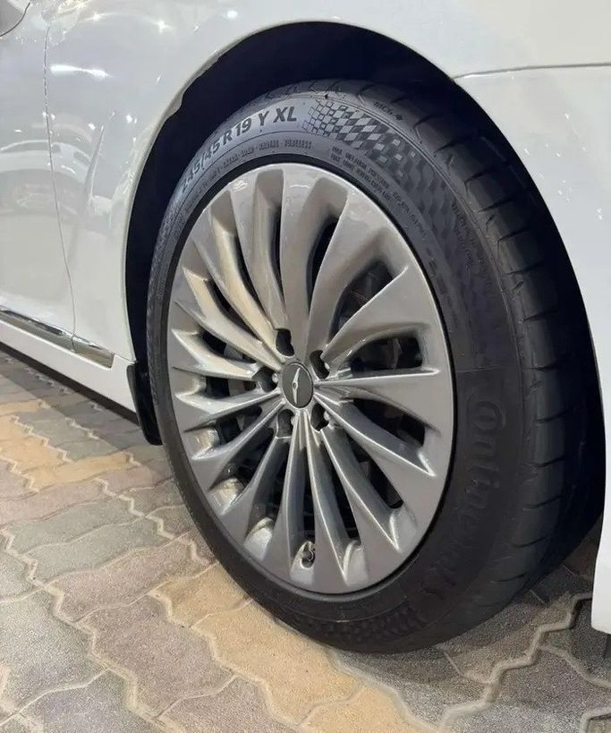 Used Genesis G90 I, 3.3 l, 2017 in Saudi Arabia, Dammam by معرض الخشيبان للسيارات, White color.  | AUTO.AE | Listing #295379 — photo 10 of 20