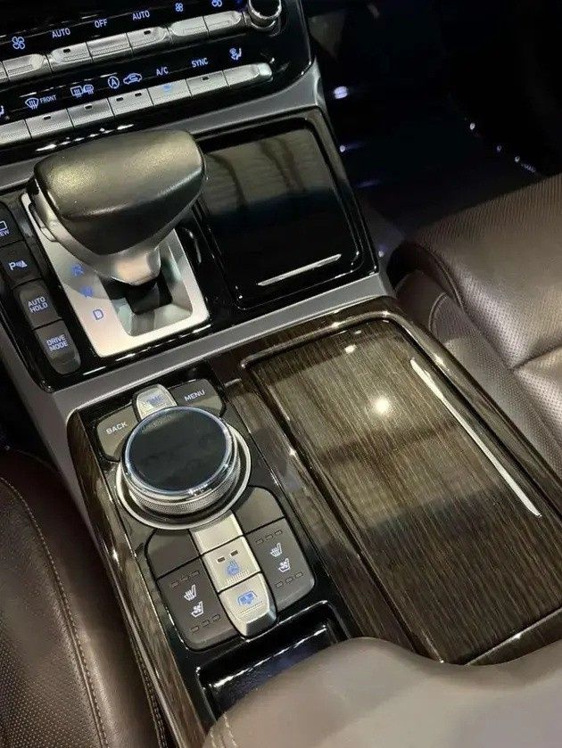 Used Genesis G90 I, 3.3 l, 2017 in Saudi Arabia, Dammam by معرض الخشيبان للسيارات, White color.  | AUTO.AE | Listing #295379 — photo 16 of 20