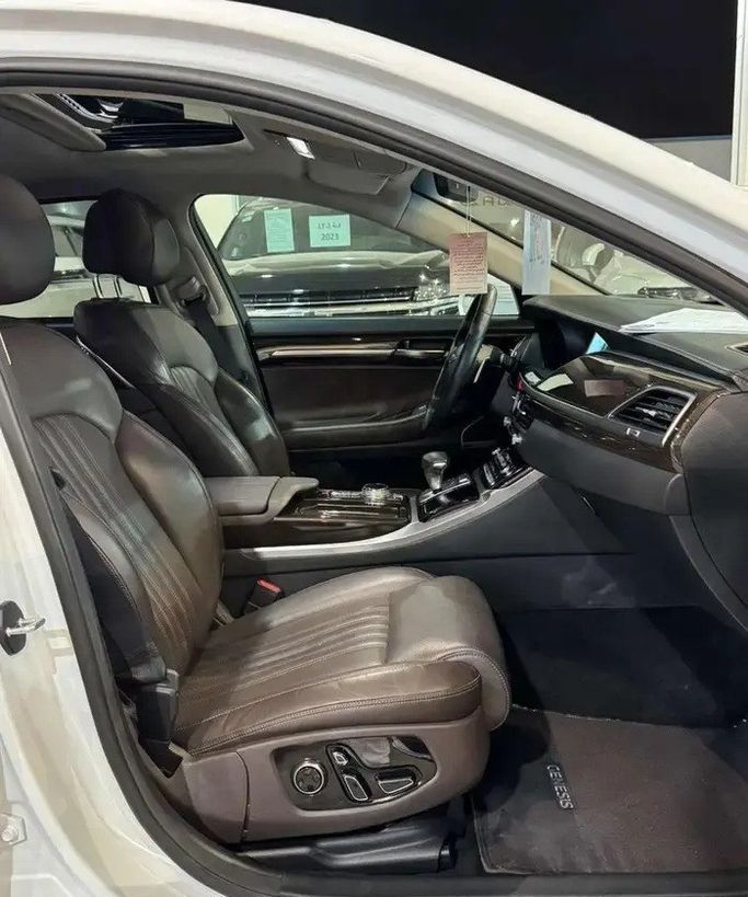Used Genesis G90 I, 3.3 l, 2017 in Saudi Arabia, Dammam by معرض الخشيبان للسيارات, White color.  | AUTO.AE | Listing #295379 — photo 17 of 20