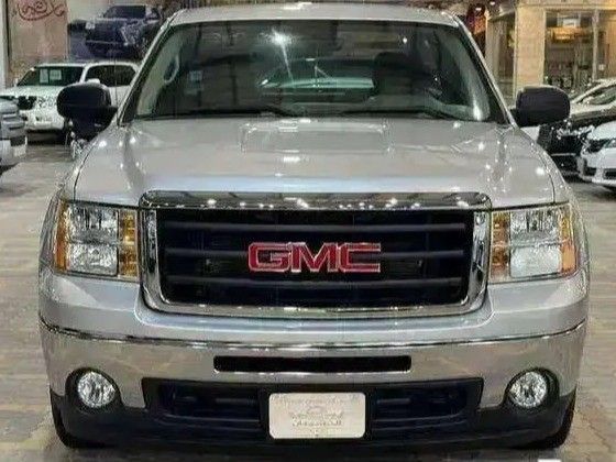 Used GMC Sierra II (GMT900), 5.3 l, 2013 in Saudi Arabia, Dammam by معرض الخشيبان للسيارات, Silver color. GCC Specs | AUTO.AE | Listing #260247