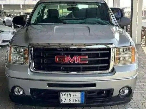 Used GMC Sierra II (GMT900), 5.3 l, 2013 in Saudi Arabia, Dammam by معرض الخشيبان للسيارات, Silver color. GCC Specs | AUTO.AE | Listing #260258
