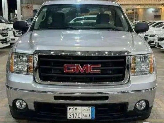 Used GMC Sierra II (GMT900), 5.3 l, 2013 in Saudi Arabia, Dammam by معرض الخشيبان للسيارات, Silver color. GCC Specs | AUTO.AE | Listing #260264