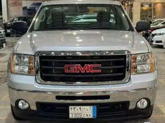 Used GMC Sierra II (GMT900), 5.3 l, 2013 in Saudi Arabia, Dammam by معرض الخشيبان للسيارات, Silver color. GCC Specs | AUTO.AE | Listing #260294