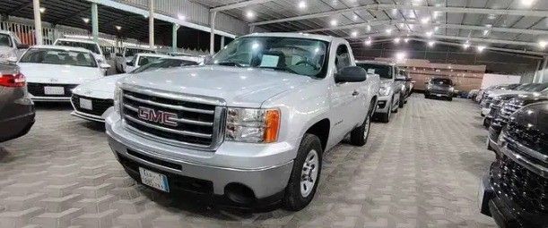 Подержанный GMC Sierra II (GMT900), 5.3 л, 2013 в Саудовская Аравия, Даммам от معرض ركن الصفا للسيارات Серый цвет.  | AUTO.AE | Объявление #262074