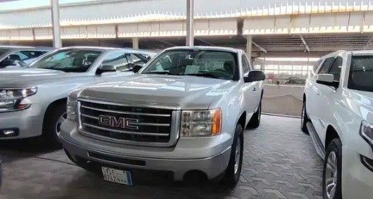 مستعملة GMC Sierra II (GMT900), 5.3 l, 2013 في في المملكة العربية السعودية, الدمام من معرض ركن الصفا للسيارات، اللون فضي.  | AUTO.AE | إعلان #262146
